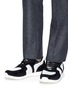 模特儿示范图 - 点击放大 - VALENTINO GARAVANI - Soul AM绒面真皮拼网眼布铆钉运动鞋