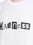 细节 - 点击放大 - SACAI - Madness英文字纯棉T恤