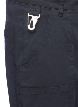 细节 - 点击放大 - HELMUT LANG - Carabiner修身斜纹布锥形裤
