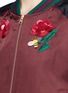 细节 - 点击放大 - MUVEIL - 玫瑰刺绣拼色棒球夹克