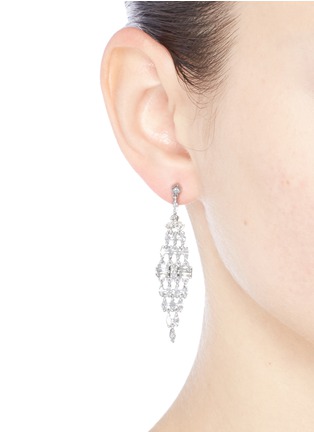 模特儿示范图 - 点击放大 - CZ BY KENNETH JAY LANE - 'Deco' cubic zirconia chandelier earrings