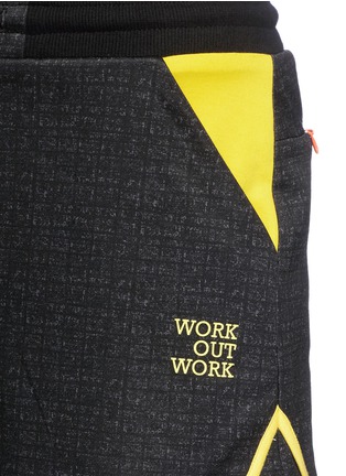 细节 - 点击放大 - HELEN LEE - x The Woolmark Company WORK OUT WORK拼色弹力短裤