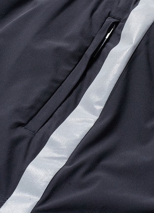 细节 - 点击放大 - BLACKBARRETT - 反光条纹胶印短裤