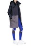 模特儿示范图 - 点击放大 - ADIDAS BY STELLA MCCARTNEY - Essential拼色设计防泼水长款夹克