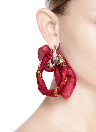 模特儿示范图 - 点击放大 - BALENCIAGA - Vintage Chain印花丝巾缠绕圆圈耳环