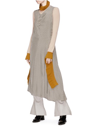 模特儿示范图 - 点击放大 - ACNE STUDIOS - Freida垂坠布饰拼色羊毛针织衫