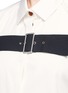 细节 - 点击放大 - SHUSHU/TONG - 挖肩碎褶衣袖纯棉衬衫