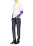 模特儿示范图 - 点击放大 - CALVIN KLEIN 205W39NYC - 高领纯棉上衣