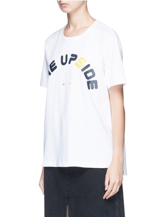 正面 -点击放大 - THE UPSIDE - White Swing品牌标志图案T恤