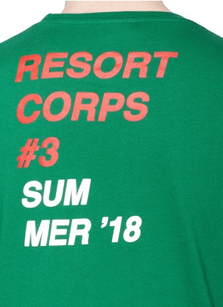 细节 - 点击放大 - Resort Corps - 品牌名称刺绣及印花纯棉T恤
