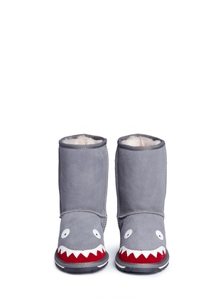 模特儿示范图 - 点击放大 - EMU AUSTRALIA - Shark儿童款鲨鱼造型绒面羊皮短靴