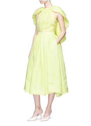 模特儿示范图 - 点击放大 - ROSIE ASSOULIN - 纯色真丝A字裙
