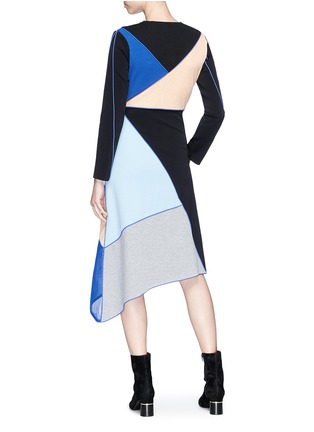 模特示范图 - 点击放大 - Fengyi Tan - 几何拼接设计连衣裙