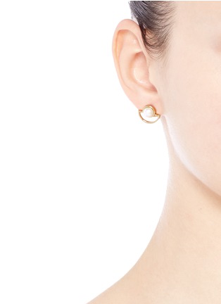 模特示范图 - 点击放大 - LULU FROST - LILA淡水珍珠半圆形耳环