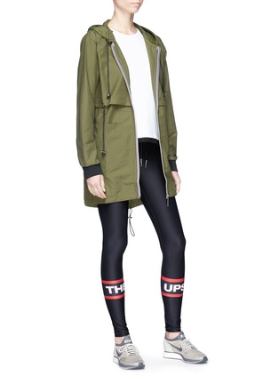 模特儿示范图 - 点击放大 - THE UPSIDE - Sandia品牌标志瑜伽紧身裤