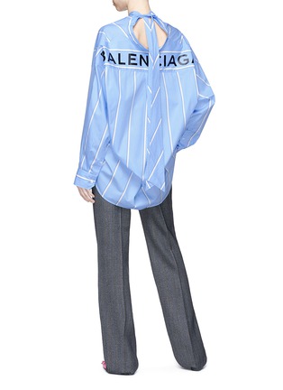 模特儿示范图 - 点击放大 - BALENCIAGA - New Swing品牌名称系带条纹衬衫