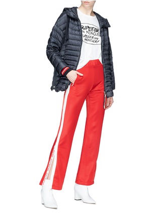 模特儿示范图 - 点击放大 - MONCLER - 拉链设计侧条纹休闲裤