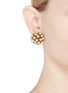 模特儿示范图 - 点击放大 - ROSANTICA - Futura人造珍珠点缀夹耳式耳环