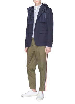 模特儿示范图 - 点击放大 - MONCLER - 三色侧条纹抽绳斜纹布长裤
