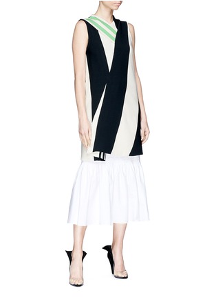 模特示范图 - 点击放大 - CALVIN KLEIN 205W39NYC - 拼接设计不规则条纹连衣裙