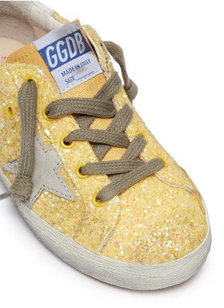 细节 - 点击放大 - GOLDEN GOOSE - Superstar幼儿款闪粉小牛皮运动鞋