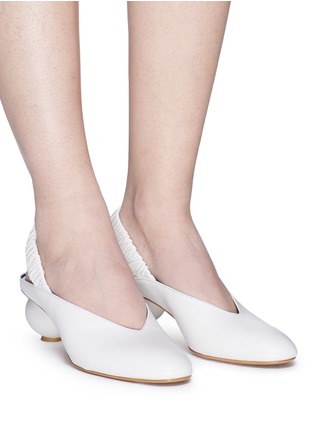 模特儿示范图 - 点击放大 - GRAY MATTERS - Mildred Egg鸡蛋鞋跟纳帕真皮奶奶鞋