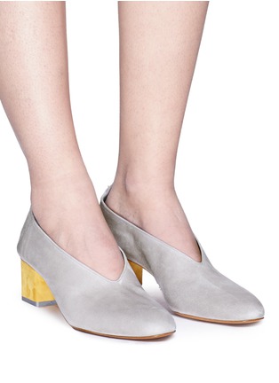 模特儿示范图 - 点击放大 - GRAY MATTERS - MILDRED拼色绒面皮奶奶鞋