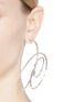 模特儿示范图 - 点击放大 - BALENCIAGA - 皮筋造型镀银黄铜单只耳环