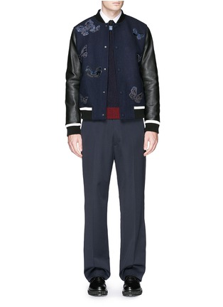 模特儿示范图 - 点击放大 - VALENTINO GARAVANI - 蝴蝶刺绣拼皮袖飞行员夹克