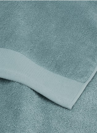 细节 –点击放大 - LANE CRAWFORD - 有机棉浴巾－蓝绿色