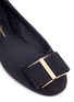 细节 - 点击放大 - SALVATORE FERRAGAMO - Capua花形粗跟蝴蝶结绒面真皮平底鞋