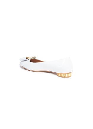 细节 - 点击放大 - SALVATORE FERRAGAMO - Capua花形粗跟蝴蝶结漆皮芭蕾平底鞋