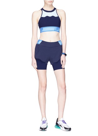模特儿示范图 - 点击放大 - LNDR - Turf品牌标志荷叶边双层短裤