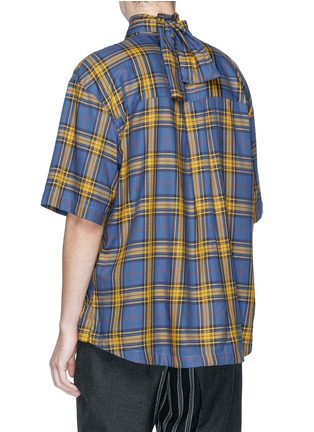 背面 - 点击放大 - JUNWEI LIN - 可拆式领巾短袖格纹衬衫