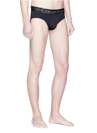 模特儿示范图 - 点击放大 - CALVIN KLEIN UNDERWEAR - Focused Fit品牌名称三角内裤