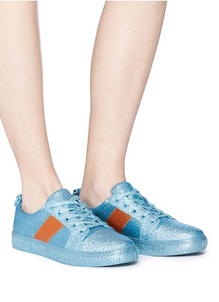 模特儿示范图 - 点击放大 - OPENING CEREMONY - La Cienega拼色条纹闪粉运动鞋