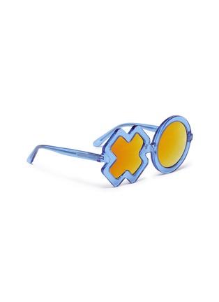 模特示范图 - 点击放大 - SONS + DAUGHTERS - XO造型儿童款镜面太阳眼镜