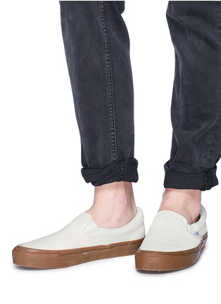 模特儿示范图 - 点击放大 - VANS - 'OG Slip-on 59 LX' suede sneakers