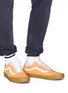 模特儿示范图 - 点击放大 - VANS - 'Double Light Gum Old Skool' suede sneakers
