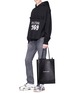 模特儿示范图 - 点击放大 - BALENCIAGA - North-South品牌名称小牛皮托特包