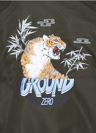 细节 - 点击放大 - GROUND ZERO - 老虎及花卉刺绣网眼布拼接棒球夹克