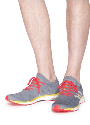 模特儿示范图 - 点击放大 - ADIDAS X KOLOR - adizero Primeknit Boost™ 针织运动鞋