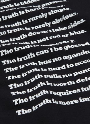 - SACAI - x The New York Times Truth英文标语连帽卫衣