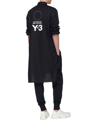 模特儿示范图 - 点击放大 - Y-3 - Stacked品牌标志及标语oversize长款衬衫