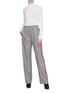 模特儿示范图 - 点击放大 - CALVIN KLEIN 205W39NYC - 侧条纹格纹羊毛长裤