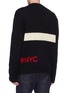 背面 - 点击放大 - CALVIN KLEIN 205W39NYC - 品牌名称刺绣条纹羊毛针织衫