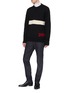 模特儿示范图 - 点击放大 - CALVIN KLEIN 205W39NYC - 品牌名称刺绣条纹羊毛针织衫