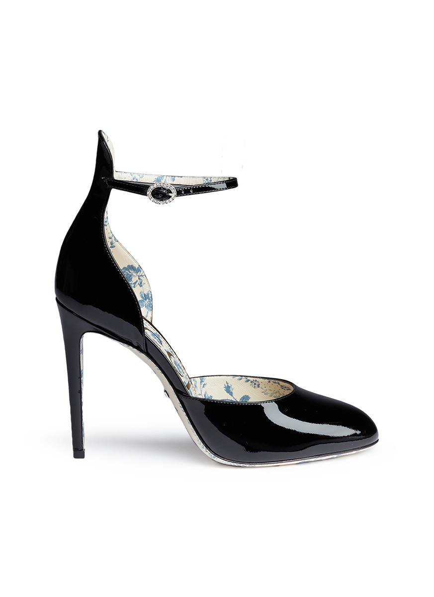Gucci 绊带侧空漆皮高跟鞋In Black ModeSens