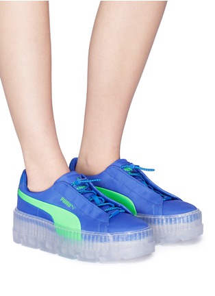 模特儿示范图 - 点击放大 - PUMA - 拼色半透明厚底运动鞋
