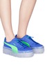 模特儿示范图 - 点击放大 - PUMA - 拼色半透明厚底运动鞋